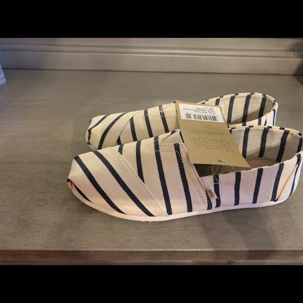 Shoes - Picture 3 of 3
